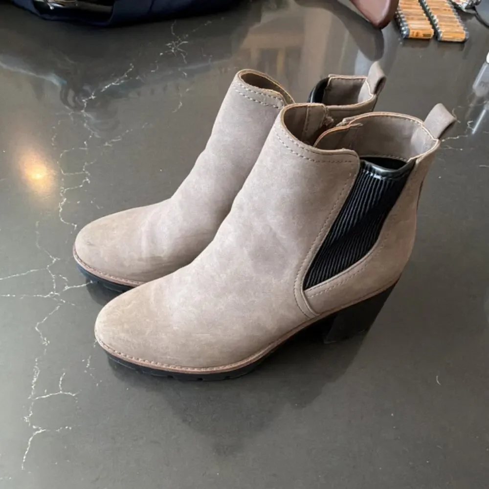 Naturalizer Beige Suede Chelsea Ankle Boots Women Block Heel Round Toe